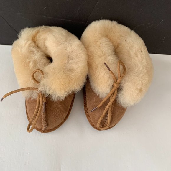 RJS Fuzzies Toddlers’ Brown & Tan Sheepskin Booties W/ Fold Down Collar: M - Picture 2 of 7